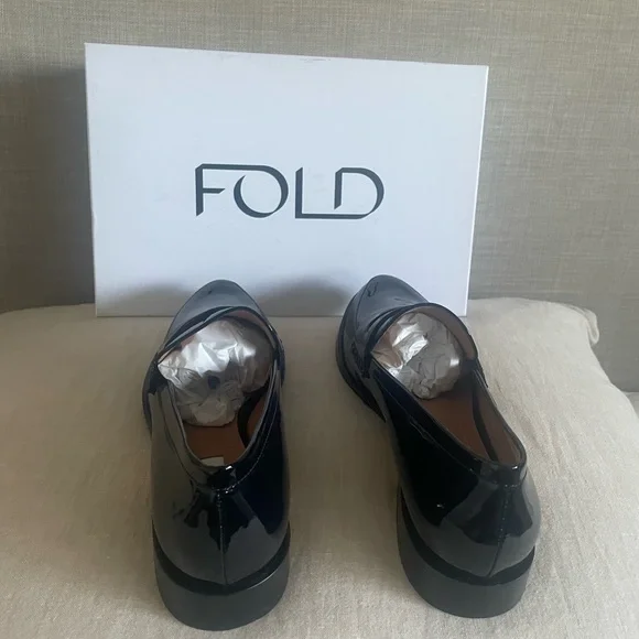 Carrara 25 Loafer Navy Patent Leather new in box